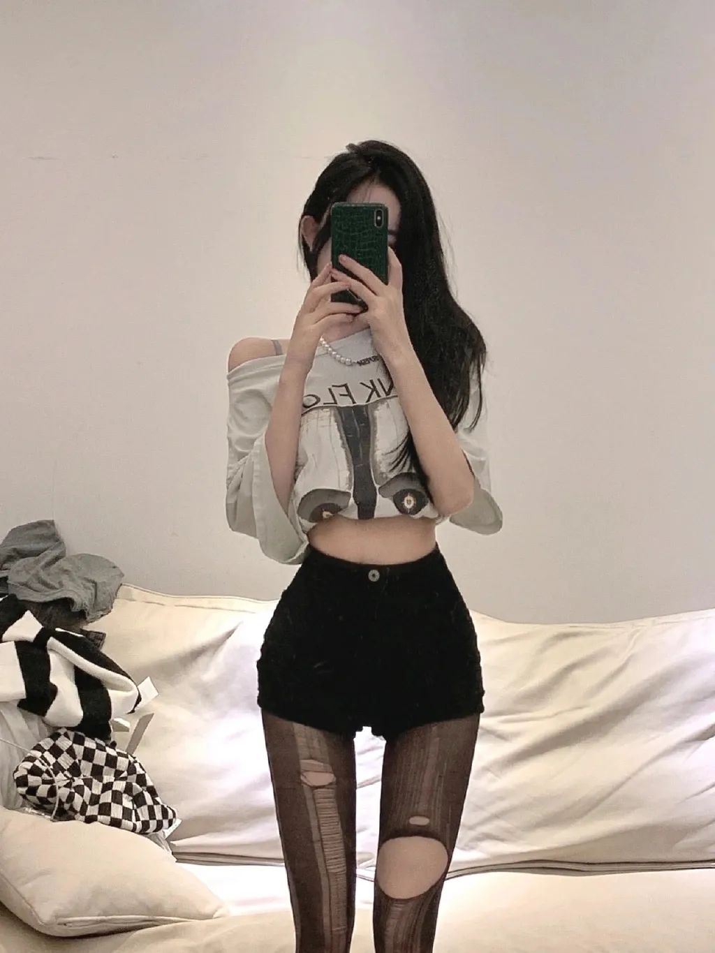 妹子絲襪都破了，好心疼??！插圖2