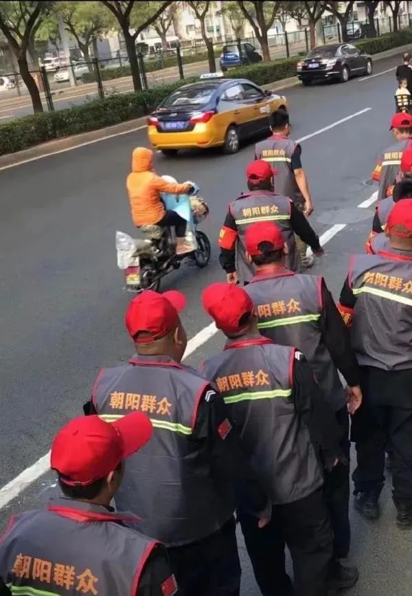小姐姐?睡過站了，要不要叫醒她？插圖7