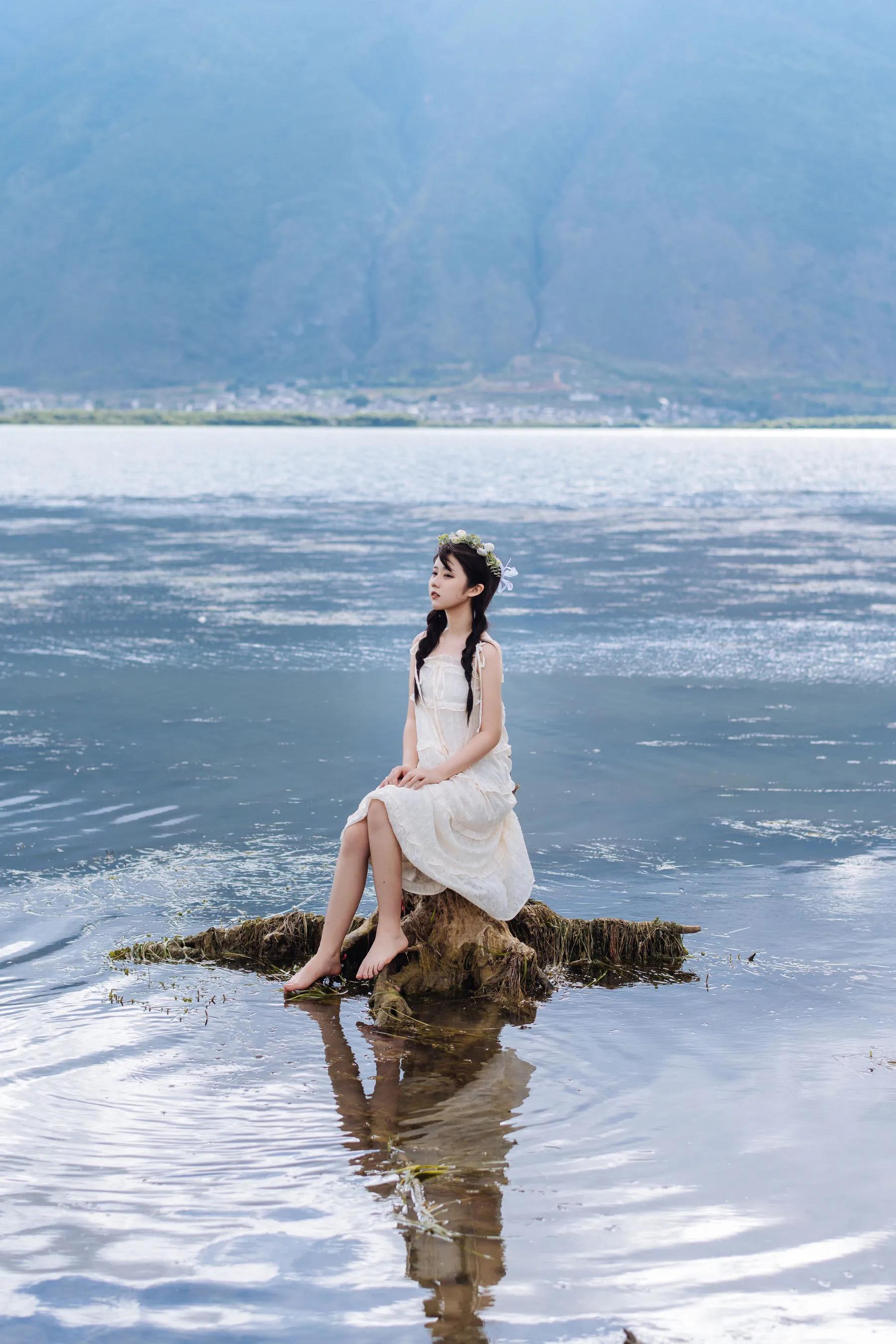 喵糖映畫 海邊姑娘（鏡醬）純色白裙，嚶嚶嚶插圖