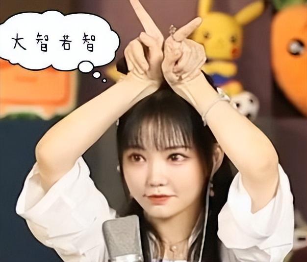 B站咬人貓回歸一姐，穿紅衣約爾跳宅舞，宅男：還是這么sao插圖6
