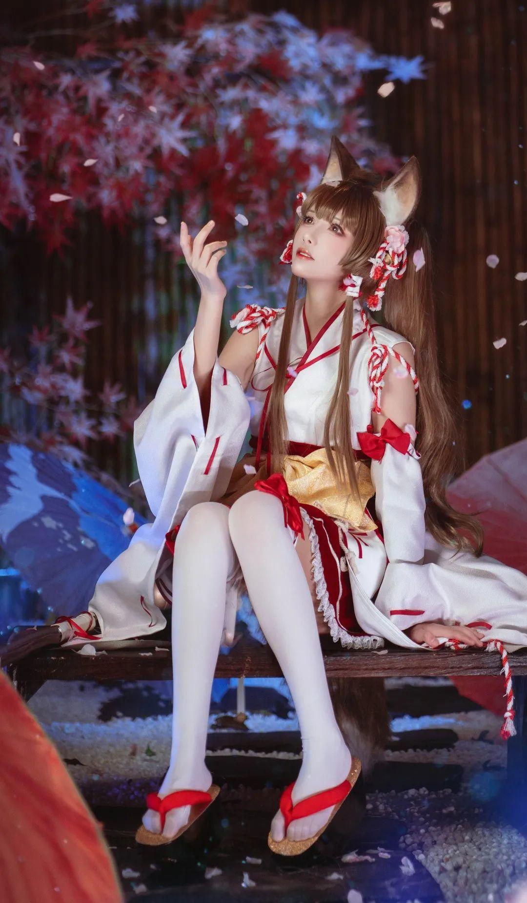 優莉娜，俏皮的巫女《盾之勇者成名錄：浪潮》插圖2